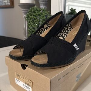 Black wedge heel Toms espadrille
